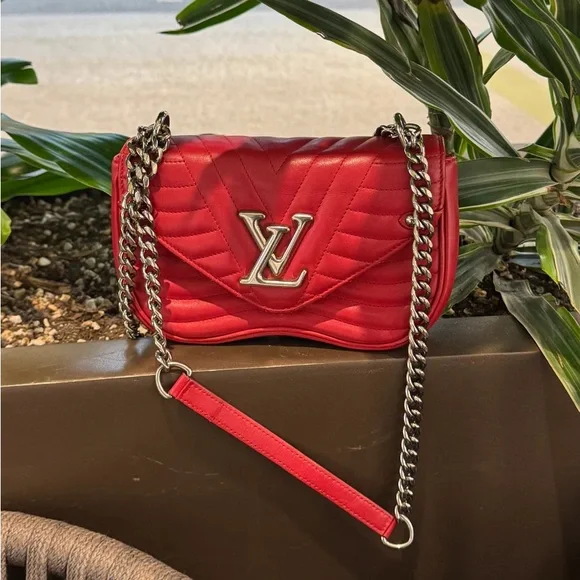 ✈️Sold! Louis Vuitton Red New wave Chain Crossbodybag (2018) - Picture 1 of 9